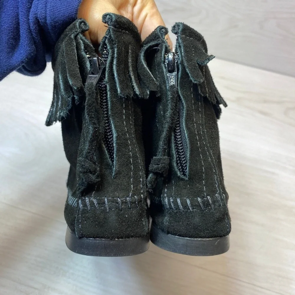 Minnetonka Womens 11 Moccasin Back Zip Ankle Boots Fringe Black Suede Flat 289